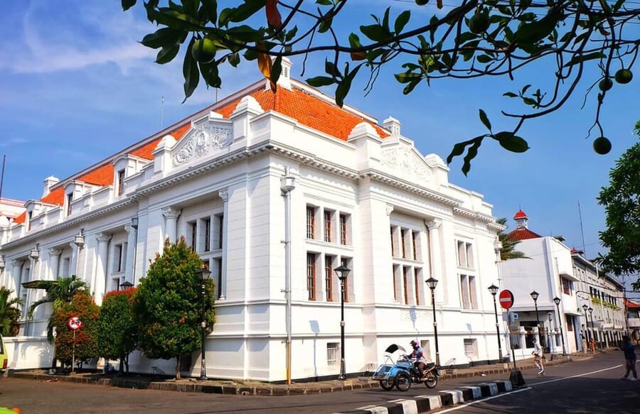SURABAYA CITY: EXCURSIONS WITH PRIVATE CAR DRIVER HIRE - Pasar Atom for shopping and local color