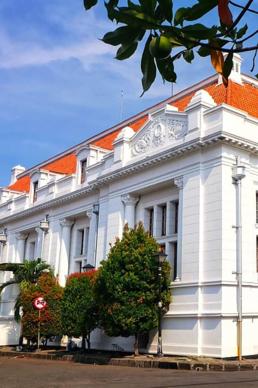 SURABAYA CITY: EXCURSIONS WITH PRIVATE CAR DRIVER HIRE - Suramadu Bridge, Trowulan, and Madura Island