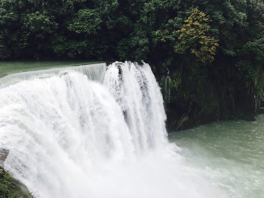 Taipei: Private City Sightseeing Tour with Driver - What the driver adds to the experience