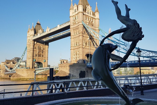 The London Black Cab Tour - Chauffeur & Narrated Guided Tour - Trafalgar Square, the London Eye, and Shakespeare’s Globe