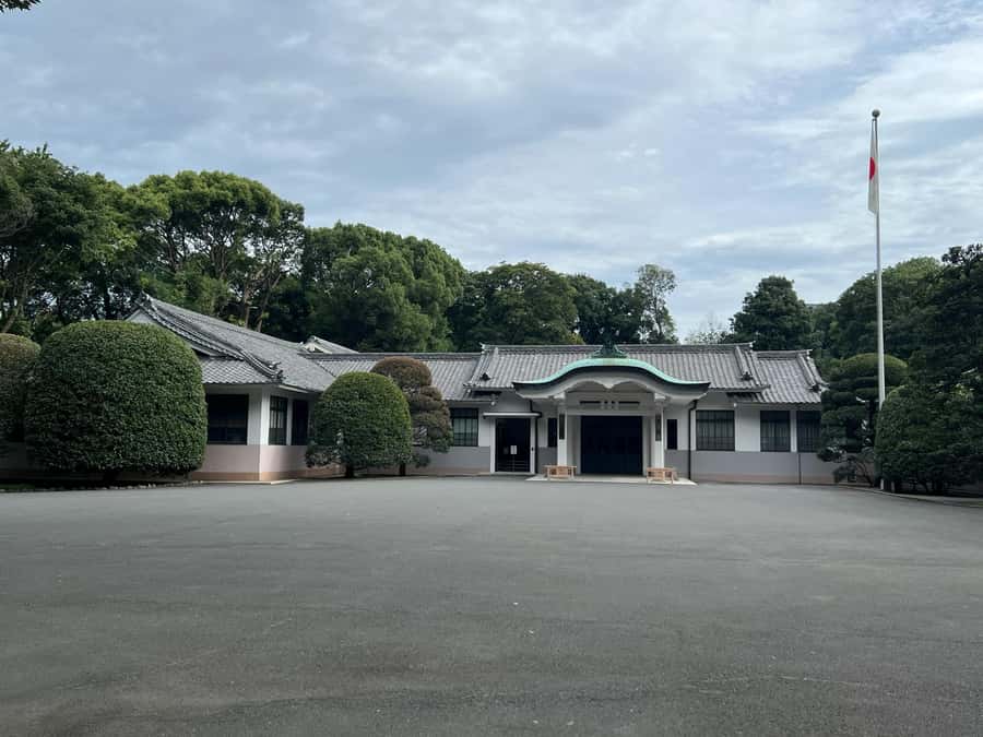 Tokyo Full-Day Tour with Private Car - Meiji Shrine: a quiet start in central Tokyo