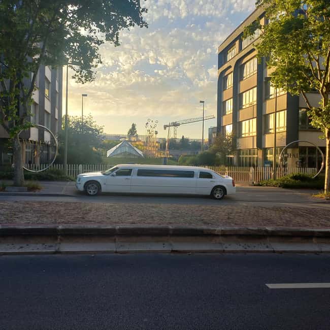Tour of Paris by limousine by day or night. - Key points before you book