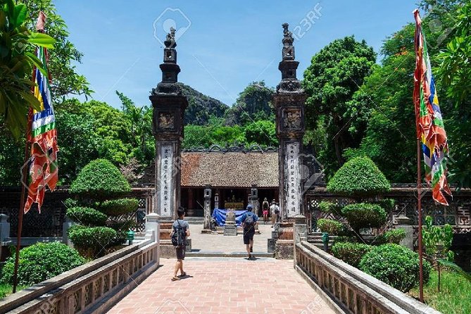 Trang An Hoa Lu Mua Cave Tour [Japanese guide, limousine bus, lunch and dinner included] - Climbing Mua Cave for the Tam Coc view