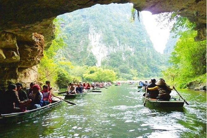 Trang An Hoa Lu Mua Cave Tour [Japanese guide, limousine bus, lunch and dinner included] - The evening return and dinner in Hanoi