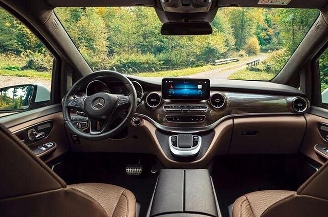 Transfer by Luxury Van from Girones City to Barcelona City - A closer look at the transfer timing