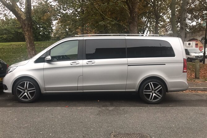 Transfer from Heathrow Airport to London hotel on private car - Finding your chauffeur in arrivals