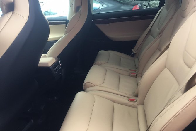 TRANSFER, LUXURY CAR 1-3 PAX: Bergen airport transfer - A driver who adds a little Bergen context