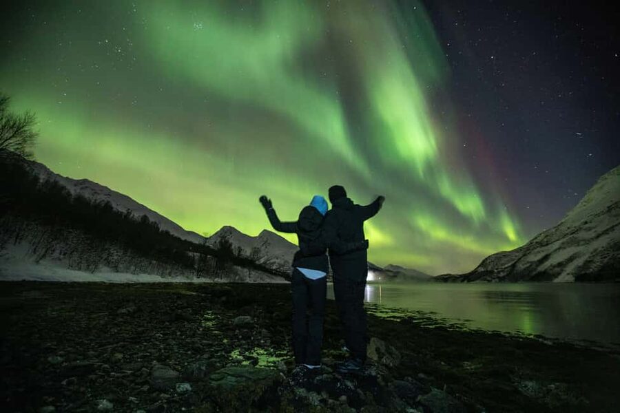 Tromsø: Northern Lights Chase in a Mercedes Benz with Photos - What the guides add to the night
