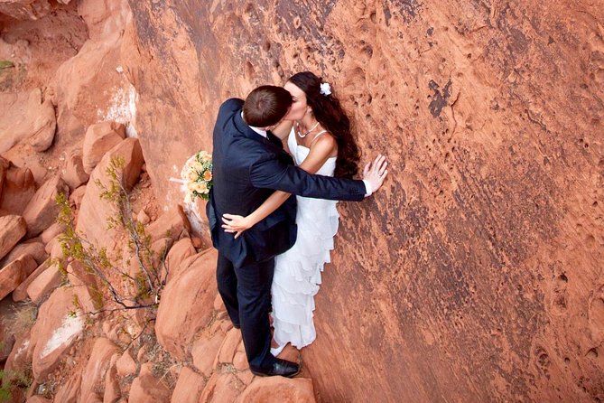 Valley of Fire Wedding by Private Limousine - A short ceremony beside red sandstone