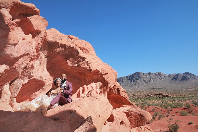 Valley of Fire Wedding by Private Limousine - The photographer and the 100-photo promise