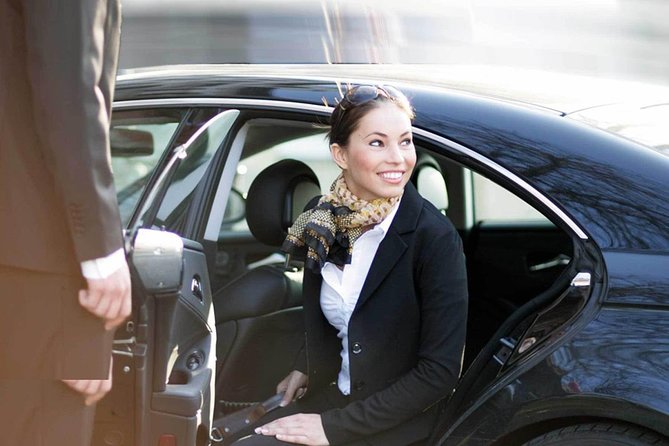 VIP Limo Transfers From & To Santorini Airport - Flight monitoring and the arrival handoff