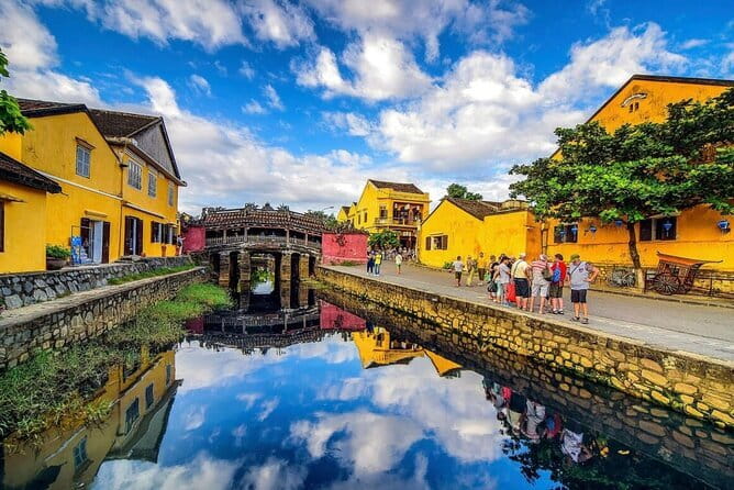 VIP Limousine: Hoi An to Hue Trip - Arriving near Chạn Coffee in Hue