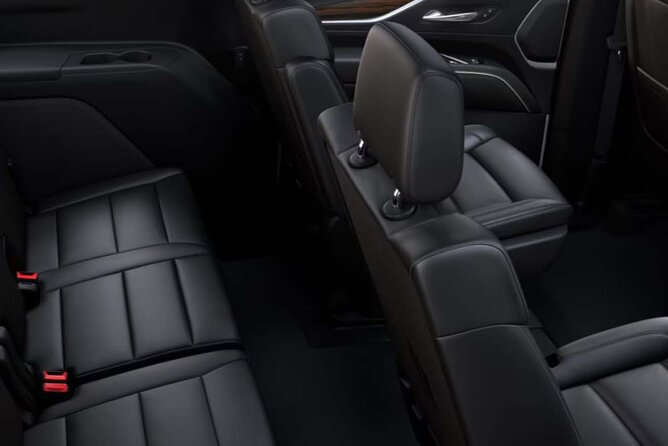 VIP Private Maui OGG Arrival Transfer in Black Cadillac Escalade - Key points at a glance
