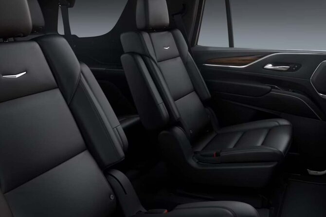 VIP Private Maui OGG Arrival Transfer in Black Cadillac Escalade - The little comforts that make an airport ride better
