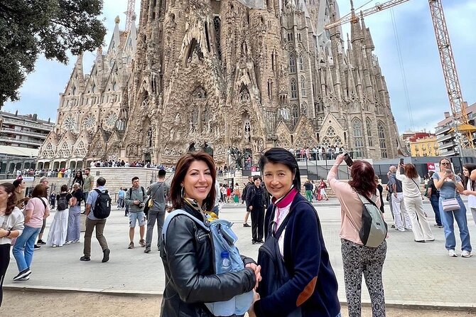 Welcome Private Chauffeured Tour with Licensed Guide - Walking Barcelona’s oldest quarter