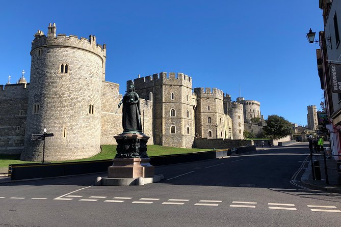 Windsor Castle and Hampton Court Private Car with Driver Guide - Windsor Castle: royal ceremony in a living residence