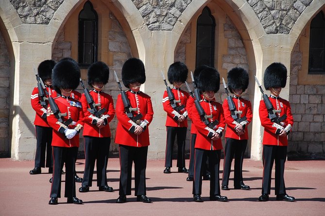 Windsor Castle and Stonehenge PRIVATE TOUR Luxury Sedan - Leaving Central London in a Private Sedan