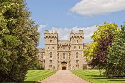 Windsor Castle, Stonehenge & Oxford Private Car Tour from London