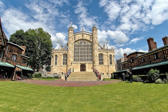 Windsor Castle, Stonehenge & Oxford Private Car Tour from London - A private guide can make the tight schedule work